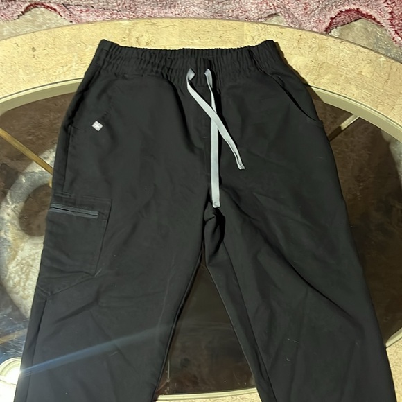 Figs high waisted scrub pant - Picture 2 of 3